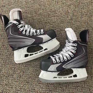 Boys Bauer Size 2.5D Youth Ice Skates